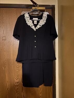 NWOT Vintage Danny & Nicole Navy Lace Modest Office Professional Fall Skirt Suit